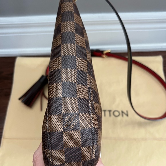 SOLD Authentic Louis Vuitton South Bank Besace - Picture 5 of 14